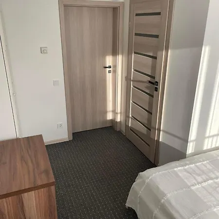 Izabeles Apartamentai Гостьовий будинок Паланга