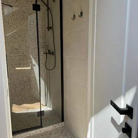 Izabeles Apartamentai Гостьовий будинок Паланга