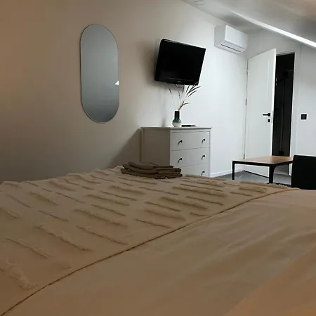 Izabeles Apartamentai Гостьовий будинок *