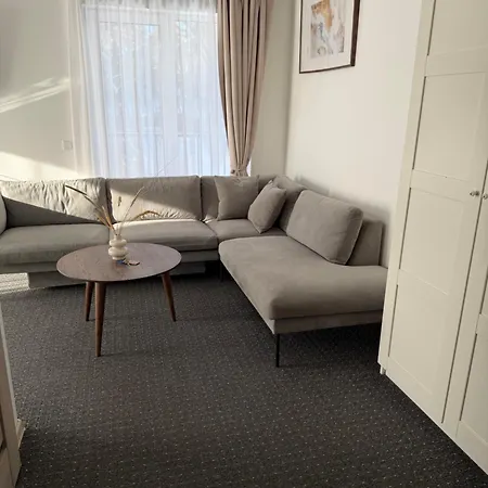 Izabeles Apartamentai Гостьовий будинок Паланга