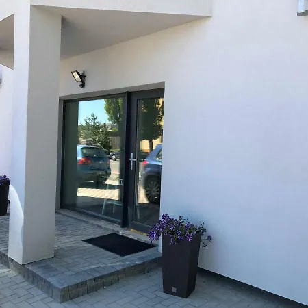 Izabeles Apartamentai Гостьовий будинок *